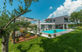 Awesome Home In Sivati With Jacuzzi